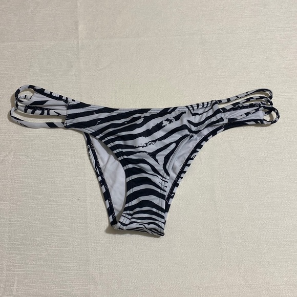 PILYQ Women's African Rays Strappy Teeny Bikini Bottom Size M - Picture 1 of 4